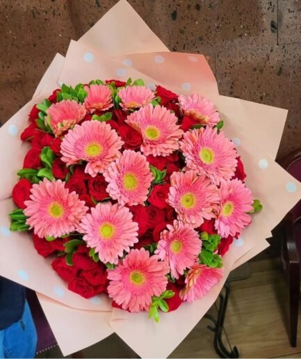 Ramo 100 rosas y 15 gerberas en