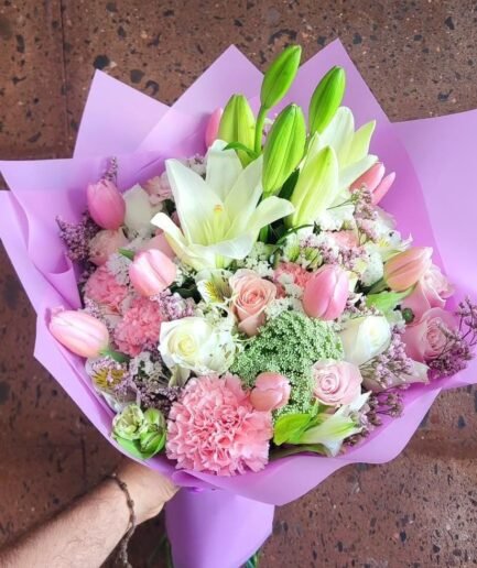 Ramo rosas, lilis, clavles y tulipanes