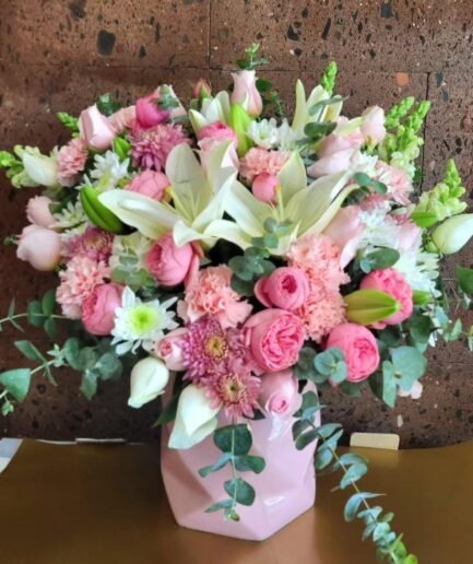 Cilindro rosa inglesa, rosas, perritos y lilis