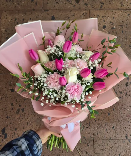 Ramo tulipanes, rosas y claveles – Florería Paola